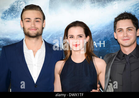 Berlin, Deutschland. 13. März 2014. Schauspielerin Emma Watson, Douglas Booth, Logan Lerman Deutschland-Premiere des Films Noah im Zoopalast Kino am Donnerstag, 13. März 2014 in Berlin Kredit: Dpa picture-Alliance/Alamy Live News Stockfoto