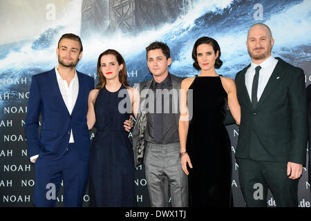 Berlin, Deutschland. 13. März 2014. Darren Aronofsky, Jennifer Connelly, Emma Watson, Douglas Booth, Logan Lerman Deutschland-Premiere des Films Noah im Zoopalast Kino am Donnerstag, 13. März 2014 in Berlin Kredit: Dpa picture-Alliance/Alamy Live News Stockfoto