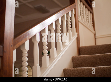 Treppe, Geländer und Balustraden in Kunst und Handwerk Stil aus England Stockfoto