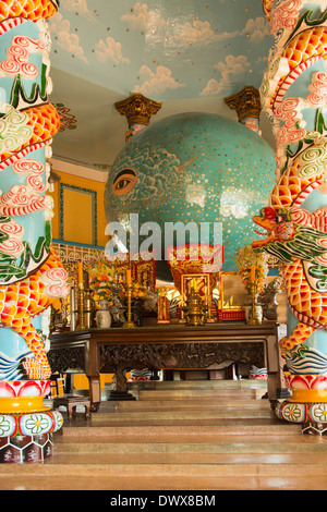 Innenraum des Cao Dai große Tempel (oder Heiliger Stuhl), Tay Ninh Stockfoto