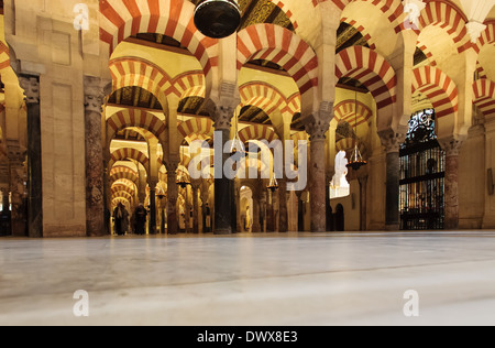 Innere des UNESCO-Welterbe Mezquita in Córdoba, Spanien Stockfoto