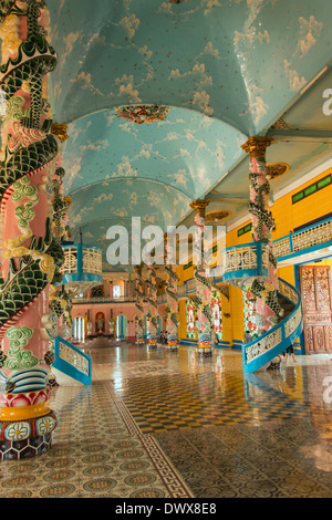 Innenraum des Cao Dai große Tempel (oder Heiliger Stuhl), Tay Ninh Stockfoto