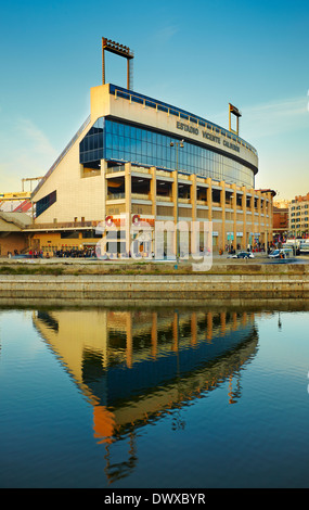 Vicente Calderon Stadion, Heimstadion des spanischen Fußballs Club Atlético de Madrid aus Madrid Rio Park gesehen. Madrid. Spanien. Stockfoto