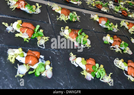 Cheltenham, Gloucestershire, UK. 13. März 2014. Atmosphereshots beim Cheltenham Gold Cup Festival 2014, Tag 3, St Patricks Thursday Begegnung ausgehen; 13.03.2014 Credit: Jules Annan/Alamy Live News Stockfoto