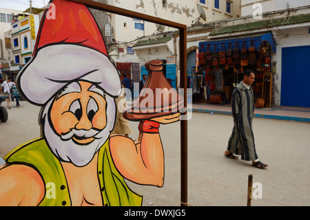 Männliche Figur von Ali Baba Charakter einer tagine Topf. Essaouira, Marokko. Stockfoto