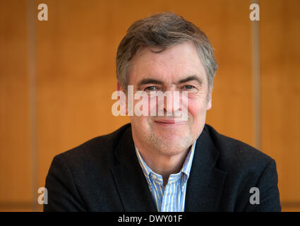 Leipzig, Deutschland. 14. März 2014. Deutscher Autor und Experte der Eurovision Song Contest (ESC), Jan Feddersen, stellt auf der Leipziger Buchmesse in Leipzig, Deutschland, 14. März 2014. Foto: ARNO BURGI/Dpa/Alamy Live-Nachrichten Stockfoto