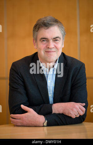 Leipzig, Deutschland. 14. März 2014. Deutscher Autor und Experte der Eurovision Song Contest (ESC), Jan Feddersen, stellt auf der Leipziger Buchmesse in Leipzig, Deutschland, 14. März 2014. Foto: ARNO BURGI/Dpa/Alamy Live-Nachrichten Stockfoto