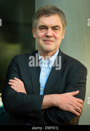 Leipzig, Deutschland. 14. März 2014. Deutscher Autor und Experte der Eurovision Song Contest (ESC), Jan Feddersen, stellt auf der Leipziger Buchmesse in Leipzig, Deutschland, 14. März 2014. Foto: ARNO BURGI/Dpa/Alamy Live-Nachrichten Stockfoto