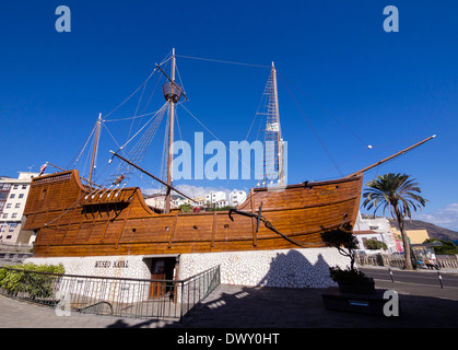 Das Museo Naval Santa Maria in Santa Cruz, ein Nachbau des Flaggschiffs, der Christopher Columbus verwendet, als er Amerika entdeckte Stockfoto