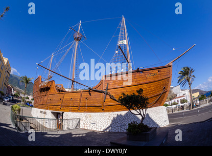 Das Museo Naval Santa Maria in Santa Cruz, ein Nachbau des Flaggschiffs, der Christopher Columbus verwendet, als er Amerika entdeckte Stockfoto