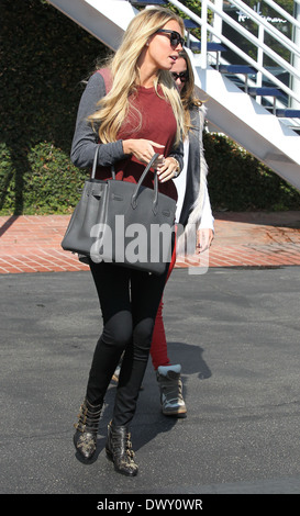 Petra Ecclestone Geschäfte am Melrose Place mit einem Freund in Los Angeles, Kalifornien - 12.10.12 Featuring: Petra Ecclestone wo: USA bei: 12. Oktober 2012 Stockfoto