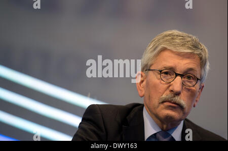 Leipzig, Deutschland. 14. März 2014. Deutscher Schriftsteller und Politiker Thilo Sarrazin spricht über sein neues Buch "Der Neue Tugendterror" ("die neuen moralischen Kreuzzug") auf der Leipziger Buchmesse in Leipzig, Deutschland, 14. März 2014. Foto: ARNO BURGI/Dpa/Alamy Live-Nachrichten Stockfoto