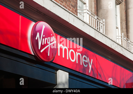 Nahaufnahme der Beschilderung zur Virgin Money Bank vor dem Hull East Yorkshire England UK UK GB Großbritannien Stockfoto