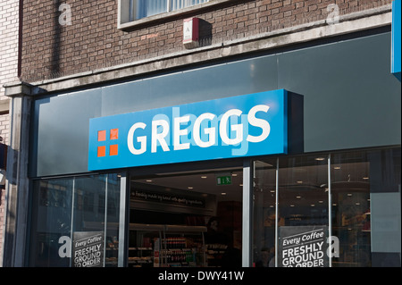 Nahaufnahme von Greggs, dem Bäcker, der Beschilderung Beschilderung für Lebensmittelgeschäft Ladengeschäfte Hull East Yorkshire England Großbritannien Großbritannien Großbritannien Großbritannien Großbritannien Großbritannien Großbritannien Großbritannien Großbritannien und Nordirland Stockfoto