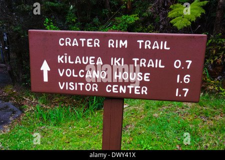 Crater Rim Trail Wanderwege Zeichen. Hawaii Volcanoes National Park, Big Island, Hawaii, USA. Stockfoto