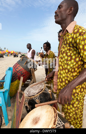 Musiker auf Points Strand, Accra, Ghana, Afrika Stockfoto