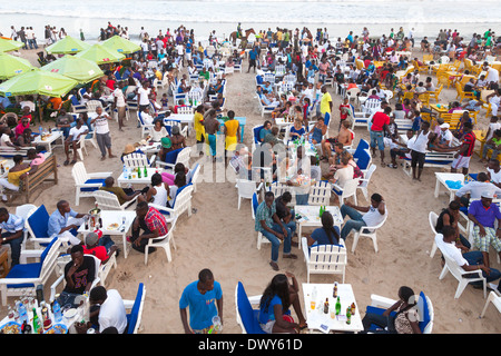 Restaurant und Bar-Bereich auf Points Strand, Accra, Ghana, Afrika Stockfoto