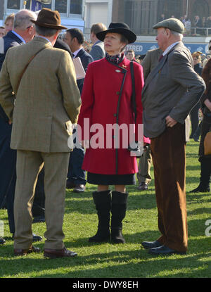 Cheltenham, Gloucestershire, UK. 14. März 2014. Zara Phillips und Kirsty Gallacher Cheltenham Gold Cup Festivals 2014, Tag 4, The Cheltenham Gold Cup. Bildnachweis: Jules Annan/Alamy Live News Stockfoto