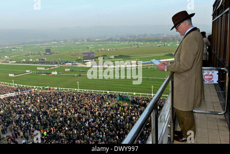 Cheltenham, Gloucestershire, UK. 14. März 2014. Atmosphäre beim Cheltenham Gold Cup Festival 2014, Tag 4, The Cheltenham Gold Cup. © Jules Annan/Alamy Live News Stockfoto