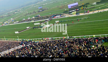 Cheltenham, Gloucestershire, UK. 14. März 2014. Atmosphäre beim Cheltenham Gold Cup Festival 2014, Tag 4, The Cheltenham Gold Cup. Bildnachweis: Jules Annan/Alamy Live News Stockfoto