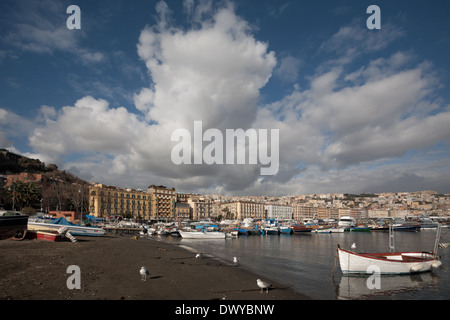 Neapel (Italien) - Mergellina, Landschaft aus den Fischerstrand Stockfoto