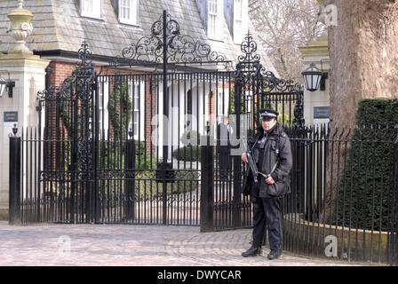 London, UK. 14. März 2014. John Kerry und Sergei Lavrov treffen sich bei den amerikanischen Botschafter Haus Winfield House im Regents Park London 14.03.2014 Credit: JOHNNY ARMSTEAD/Alamy Live News Stockfoto