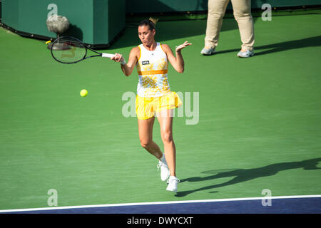 Indische Brunnen, Kalifornien, USA. 13. März 2014. Quartal die Abschlussaktion zwischen Flavia Pennetta [20] (ITA) das Spiel gegen Sloane Stephens [17] (USA) bei der BNP Paribas Open, bei den Indian Wells Tennis Garden in Indian Wells, CA. Credit: Action Plus Sport/Alamy Live News Stockfoto