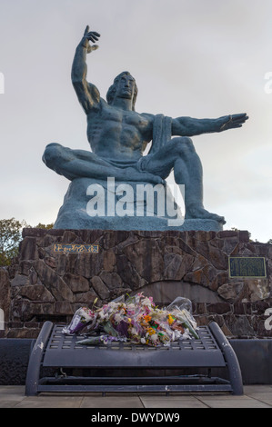 Frieden-Statue in Nagasaki, Nagasaki-Präfektur, Japan Stockfoto