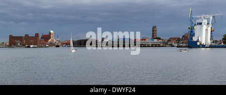 Wismar, Deutschland, Blick über die Altstadt und den Hafen Stockfoto