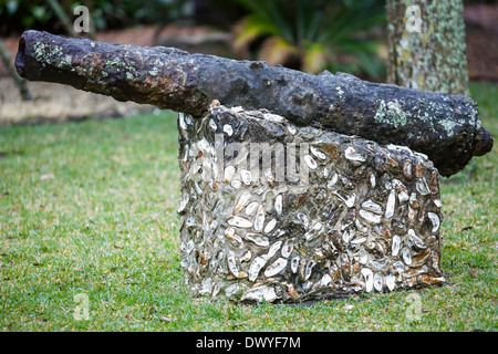 Eine Waffe aus einem Schiffswrack geborgen sitzt auf einem Stein Coquina-Stand in St. Augustine Fountain of Youth archäologischen Park Stockfoto