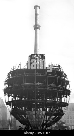 Berlin, DDR, Einrichtung der Fernsehturm am Alexanderplatz Stockfoto