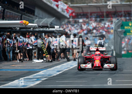 Melbourne, Victoria, Australien. 15. März 2014. 15. März 2014: Kimi Räikkönen (FIN) von der Scuderia Ferrari Team bereitet sich auf die Boxengasse Training drei bei den 2014 Australian Formula One Grand Prix im Albert Park in Melbourne, Australien zu verlassen. Sydney Low/Cal Sport Media/Alamy Live-Nachrichten Stockfoto