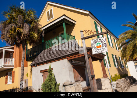 Old Town Trolley Tours-Haltestelle ist in St. Augustine, Florida abgebildet. Stockfoto