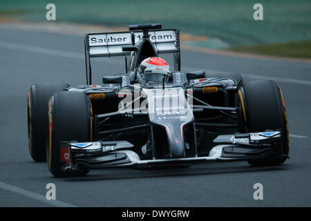 Melbourne, Victoria, Australien. 15. März 2014. 15. März 2014: Adrian Sutil (DEU) von der Sauber F1 Team-Ausgänge schalten 17 im Zeittraining an die 2014 Australian Formula One Grand Prix im Albert Park in Melbourne, Australien. Sydney Low/Cal Sport Media/Alamy Live-Nachrichten Stockfoto