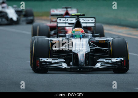 Melbourne, Victoria, Australien. 15. März 2014. 15. März 2014: Esteban Gutierrez (MEX) von der Sauber F1 Team-Ausgänge schalten 17 im Zeittraining an die 2014 Australian Formula One Grand Prix im Albert Park in Melbourne, Australien. Sydney Low/Cal Sport Media/Alamy Live-Nachrichten Stockfoto