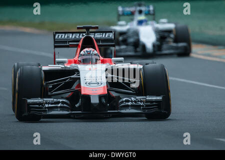 Melbourne, Victoria, Australien. 15. März 2014. 15. März 2014: Jules Bianchi (FRA) von Marussia F1 Team Ausgänge schalten 17 im Zeittraining an die 2014 Australian Formula One Grand Prix im Albert Park in Melbourne, Australien. Sydney Low/Cal Sport Media/Alamy Live-Nachrichten Stockfoto