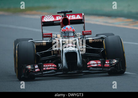 Melbourne, Victoria, Australien. 15. März 2014. 15. März 2014: Romain Grosjean (FRA) von Lotus F1 Team Ausgänge schalten 17 im Zeittraining an die 2014 Australian Formula One Grand Prix im Albert Park in Melbourne, Australien. Sydney Low/Cal Sport Media/Alamy Live-Nachrichten Stockfoto