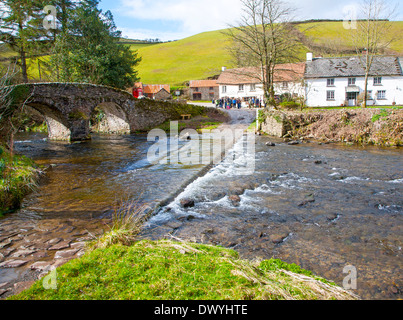 Brücke über Badgworthy Wasser Fluss, Lorna Doone Farm, Malmsmead, Exmoor Nationalpark, Devon, England Stockfoto