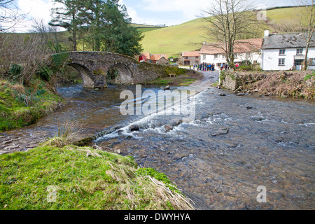 Brücke über Badgworthy Wasser Fluss, Lorna Doone Farm, Malmsmead, Exmoor Nationalpark, Devon, England Stockfoto