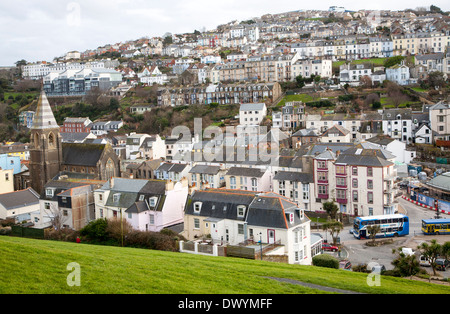 Gebäude am steilen Hang in der Stadt von Ilfracombe, North Devon, England Stockfoto