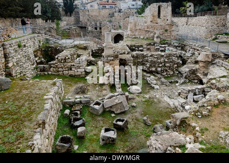 Die Ruinen einer byzantinischen Kirche, angrenzend an die Stelle des Pools von Bethesda auf dem Gelände der römisch-katholischen Kirche St. Anne und Französisch nationalen Domäne in der Via Dolorosa in der Altstadt des muslimischen Viertels Ost-Jerusalem Israel Stockfoto