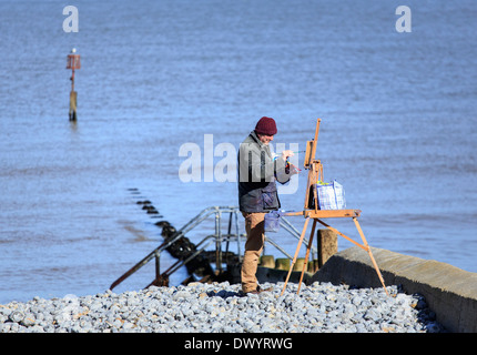 Ein Künstler am Strand von Cromer an "The North Norfolk Küste" UK arbeiten Stockfoto