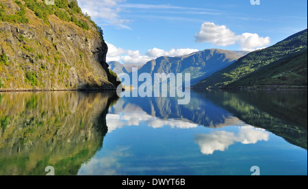 Malerischen und ruhigen Fjorden Landschaft in Flam Norwegen. Stockfoto