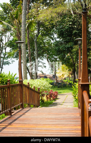 Süd Süd Indien Kerala Kottayam, erdet Kumarakom Lake Resort Hotel Holzbrücke Backwater Tour Kreuzfahrt Wasserstraße Kanal Stockfoto