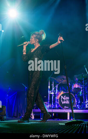 Rosemont, Illinois, USA. 13. März 2014. Sängerin AJA VOLKMAN von Nico Vega führen Sie live in der Allstate Arena in Rosemont, Illinois Credit: Daniel DeSlover/ZUMAPRESS.com/Alamy Live News Stockfoto