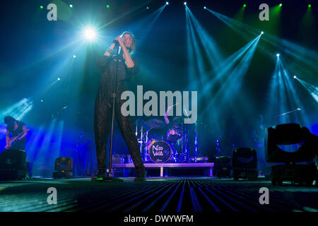 Rosemont, Illinois, USA. 13. März 2014. Nico Vega führen Sie live in der Allstate Arena in Rosemont, Illinois Credit: Daniel DeSlover/ZUMAPRESS.com/Alamy Live News Stockfoto