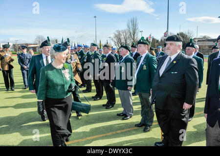 Lisburn, Nordirland. 15. März 2014 - ihrer Majestät Lord Lieutenant von County Antrim, inspiziert Frau Joan Christie OBE die alten Kameraden von der Royal Irish Regiment in Thiepval-Kaserne. Bildnachweis: Stephen Barnes/Alamy Live-Nachrichten Stockfoto