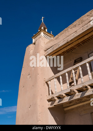 Detail der traditionellen Adobe katholische Kirche von San Jose de Gracia an Las Trampas, New Mexico, USA. Stockfoto
