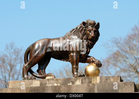 Löwe Skulptur am Royal Victoria Park Gateway, Bath, Somerset, England, UK Stockfoto