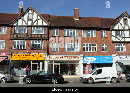 Geschäfte in der Hautpstraße Banstead, Surrey, England. Stockfoto